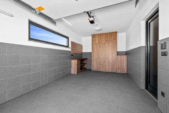 garáž - Prodej domu 160 m², Mladošovice