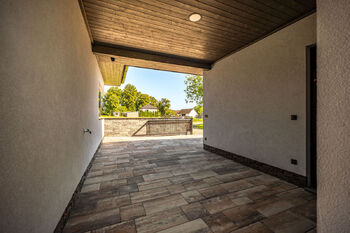 průchod mezi garáží a domem - Prodej domu 160 m², Mladošovice