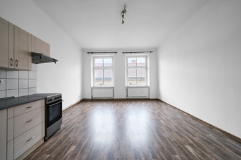 Byt 1+1 - 2.NP - Prodej nájemního domu 620 m², Hronov