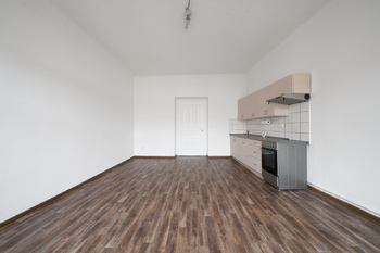 Byt 1+1 - 2.NP - Prodej nájemního domu 620 m², Hronov