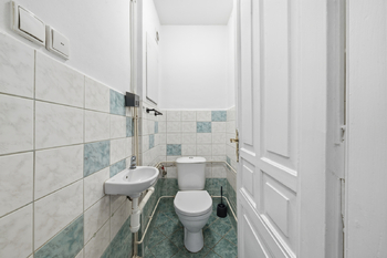 Byt 1+1 - 2.NP - Prodej nájemního domu 620 m², Hronov