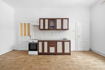Byt 2+kk - 3.NP - Prodej nájemního domu 620 m², Hronov