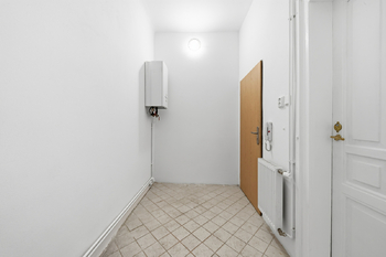 Byt 2+kk - 3.NP - Prodej nájemního domu 620 m², Hronov