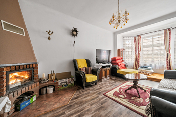 Byt 3+1 - 3.NP - Prodej nájemního domu 620 m², Hronov