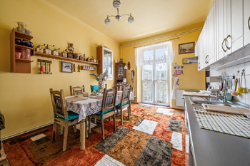 Byt 3+1 - 3.NP - Prodej nájemního domu 620 m², Hronov