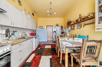 Byt 3+1 - 3.NP - Prodej nájemního domu 620 m², Hronov