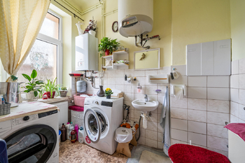 Byt 3+1 - 3.NP - Prodej nájemního domu 620 m², Hronov