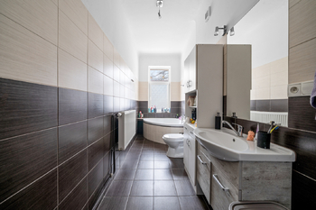 Byt 2+1 - 2.NP - Prodej nájemního domu 620 m², Hronov