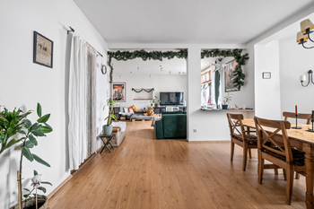 Byt 4+1 - 4.NP - Prodej nájemního domu 620 m², Hronov