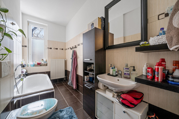 Byt 4+1 - 4.NP - Prodej nájemního domu 620 m², Hronov