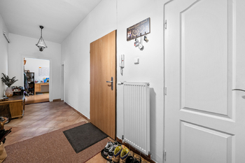 Byt 4+1 - 4.NP - Prodej nájemního domu 620 m², Hronov