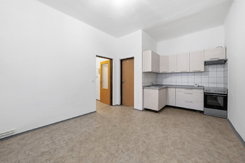 Byt 2+kk - 1.NP - Prodej nájemního domu 620 m², Hronov