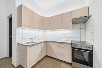 Byt 2+kk - 1.NP - Prodej nájemního domu 620 m², Hronov