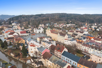 Letecký snímek - Pronájem bytu 1+1 v osobním vlastnictví 51 m², Hronov