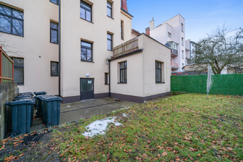 Pozemek za domem - Pronájem bytu 1+1 v osobním vlastnictví 51 m², Hronov