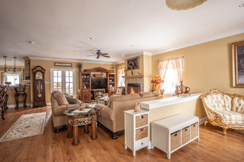 Otevřený prostor vstupu a obývacího pokoje  - Prodej domu 597 m², Tochovice