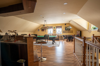 Pánská herna v patře domu  - Prodej domu 597 m², Tochovice