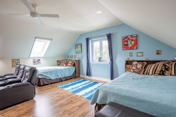 Prostorný dětský pokoj v patře domu  - Prodej domu 597 m², Tochovice