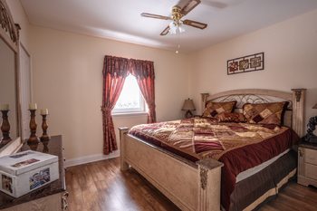 Ložnice v patře domu  - Prodej domu 597 m², Tochovice