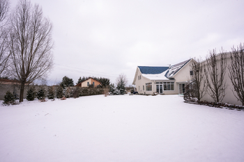 Pohled na dům z prostorné zahrady  - Prodej domu 597 m², Tochovice