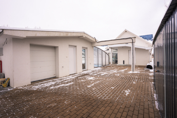 Relaxační zázemí u domu / bazén , posilovna  - Prodej domu 597 m², Tochovice