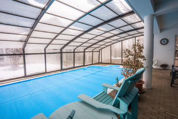 Krytý bazén se slanou vodou  - Prodej domu 597 m², Tochovice