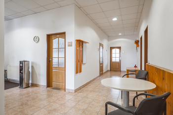 Prodej pozemku 34555 m², Okříšky