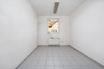 1. NP - kancelář - Prodej pozemku 740 m², České Budějovice