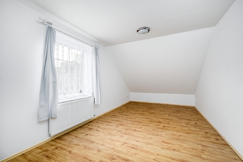 byt ve 2.NP_pokoj - Prodej pozemku 740 m², České Budějovice