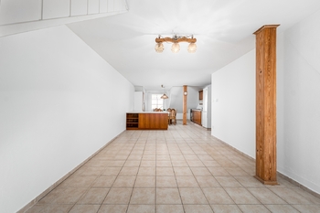 byt ve 2.NP_obývací pokos s kk - Prodej pozemku 740 m², České Budějovice