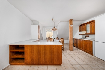 byt ve 2.NP_obývací pokos s kk - Prodej pozemku 740 m², České Budějovice