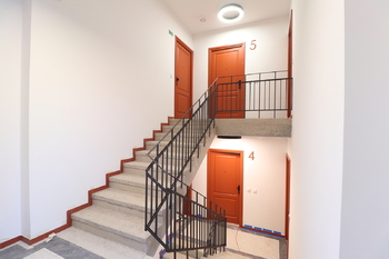 Chodba bomu - Pronájem bytu 1+1 v osobním vlastnictví 32 m², Praha 5 - Košíře