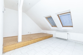 Ložnice - Prodej bytu 2+kk v osobním vlastnictví 71 m², Roudnice nad Labem