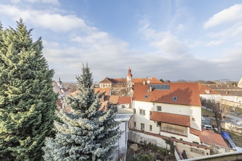Výhled z ložnice - Prodej bytu 2+kk v osobním vlastnictví 71 m², Roudnice nad Labem