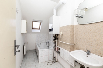 Koupelna - Prodej bytu 2+kk v osobním vlastnictví 71 m², Roudnice nad Labem