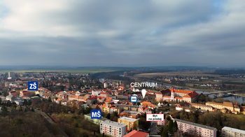 Pohled na okolí domu - Prodej bytu 2+kk v osobním vlastnictví 71 m², Roudnice nad Labem
