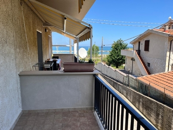 vstup na terasu z kuchyně  - Prodej bytu 3+1 v osobním vlastnictví 85 m², Ortona