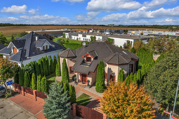 Pronájem domu 285 m², Šestajovice