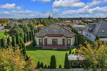 Pronájem domu 285 m², Šestajovice