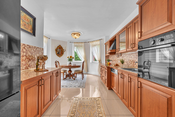 Pronájem domu 285 m², Šestajovice