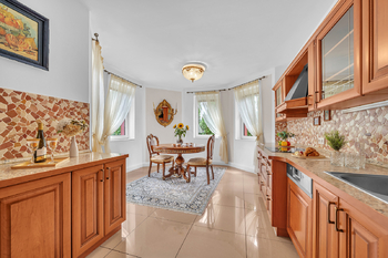 Pronájem domu 285 m², Šestajovice