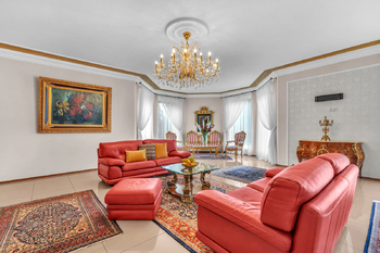 Pronájem domu 285 m², Šestajovice