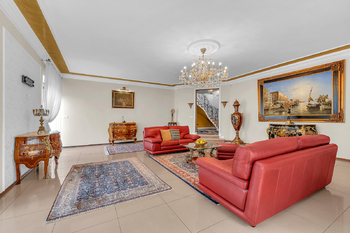 Pronájem domu 285 m², Šestajovice