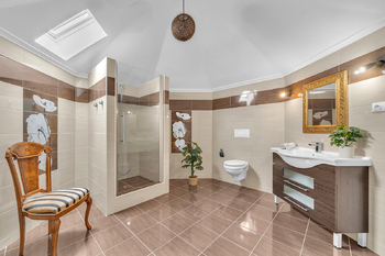 Pronájem domu 285 m², Šestajovice