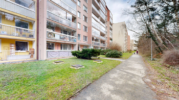 pohled na dům ze zeleně - Prodej bytu 4+kk v družstevním vlastnictví 72 m², Praha 4 - Michle