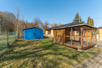 Showroom s plechovou garáží - Prodej obchodních prostor 286 m², Děčín