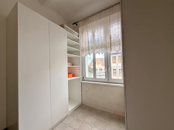 prostor v mezipodlaží - Pronájem bytu 3+1 v osobním vlastnictví 100 m², České Budějovice
