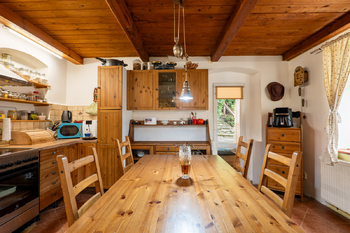 Kuchyně s jídelním stolem - Prodej domu 180 m², Vejprty