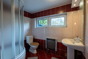 Koupelna ve 2.NP - Prodej domu 180 m², Vejprty