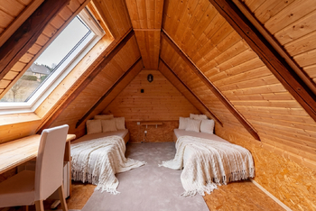 Pokoj v podkroví ve 3.NP - Prodej domu 180 m², Vejprty